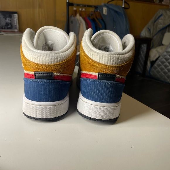 Kid's Air Jordan 1 Mid SE GS "Messy Room boys size 4Y - Picture 3 of 7